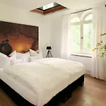 فندق Kavaliershaus Schloss Bluecher Am Finckenersee 3*