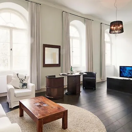 Kavaliershaus Schloss Bluecher Am Finckenersee 3* Fincken