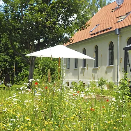 호텔 Kavaliershaus Schloss Bluecher Am Finckenersee 3*