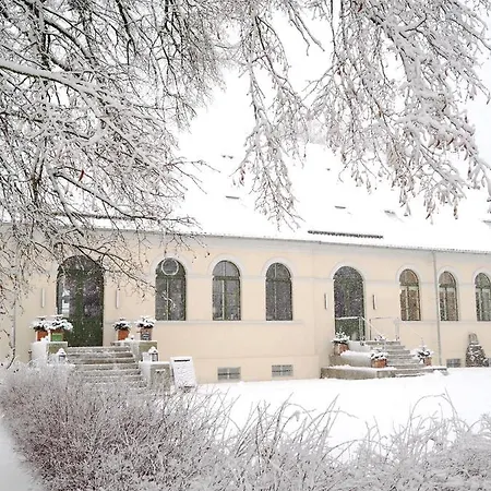 Kavaliershaus Schloss Bluecher Am Finckenersee 3* Fincken