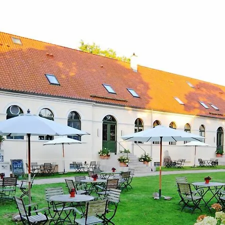 Kavaliershaus Schloss Bluecher Am Finckenersee Fincken