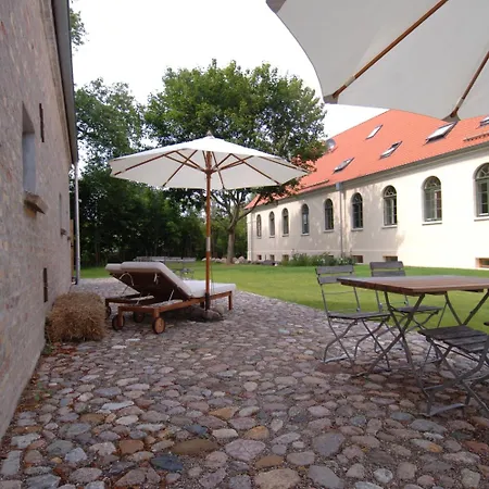 Kavaliershaus Schloss Bluecher Am Finckenersee 3*