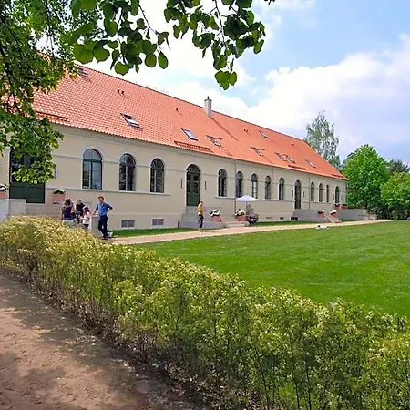 Kavaliershaus Schloss Bluecher Am Finckenersee Fincken