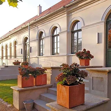 Kavaliershaus Schloss Bluecher Am Finckenersee Fincken