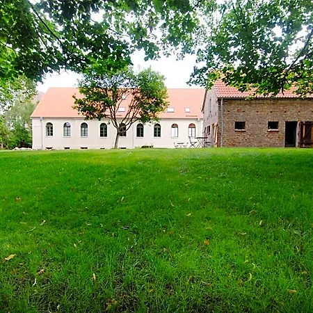 호텔 Kavaliershaus Schloss Bluecher Am Finckenersee 3*