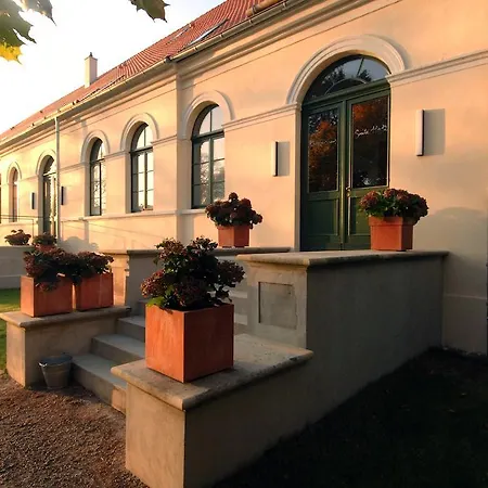 Kavaliershaus Schloss Bluecher Am Finckenersee 3* Fincken