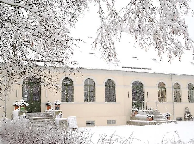 Kavaliershaus Schloss Bluecher Am Finckenersee 3* Fincken