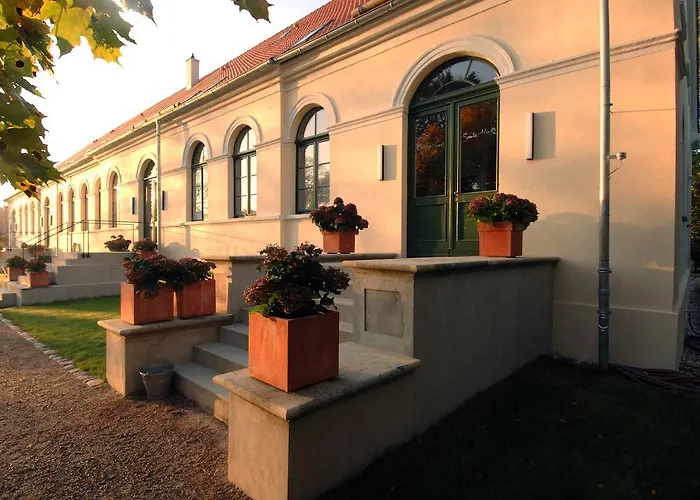 Kavaliershaus Schloss Bluecher Am Finckenersee 3* Fincken